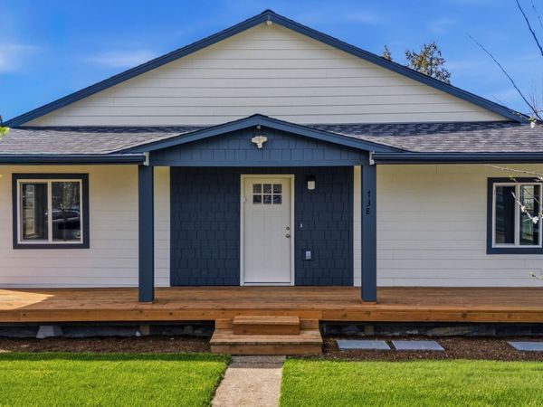 738 N Log Cabin St, Independence, OR 97351