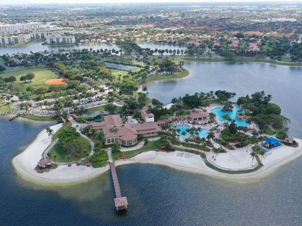 6814 NW 107th Pl, Doral, FL 33178