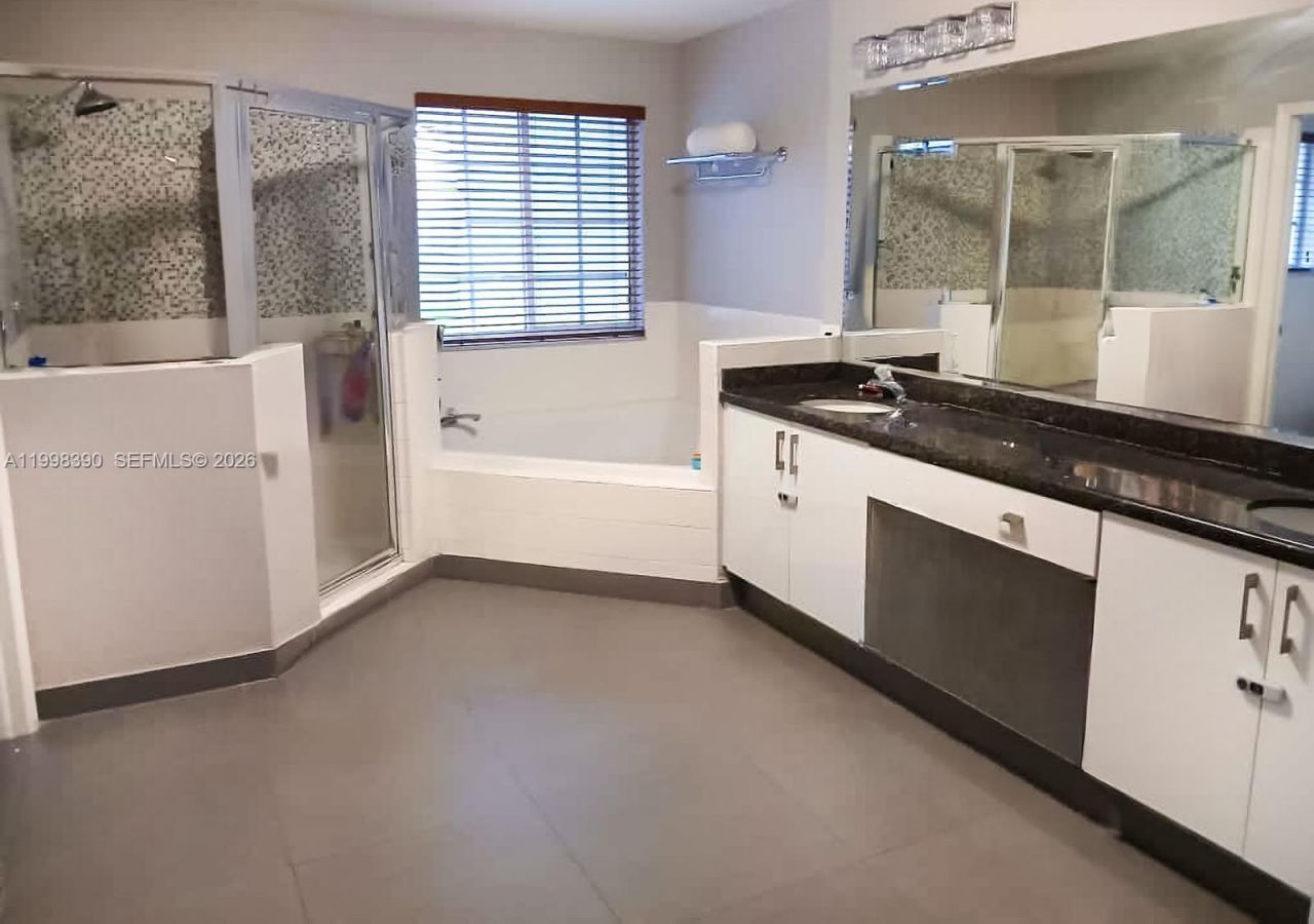 6814 NW 107th Pl, Doral, FL 33178 Photo