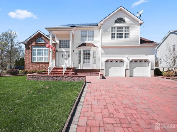 30 Terrier Place, Kendall Park, NJ 08824