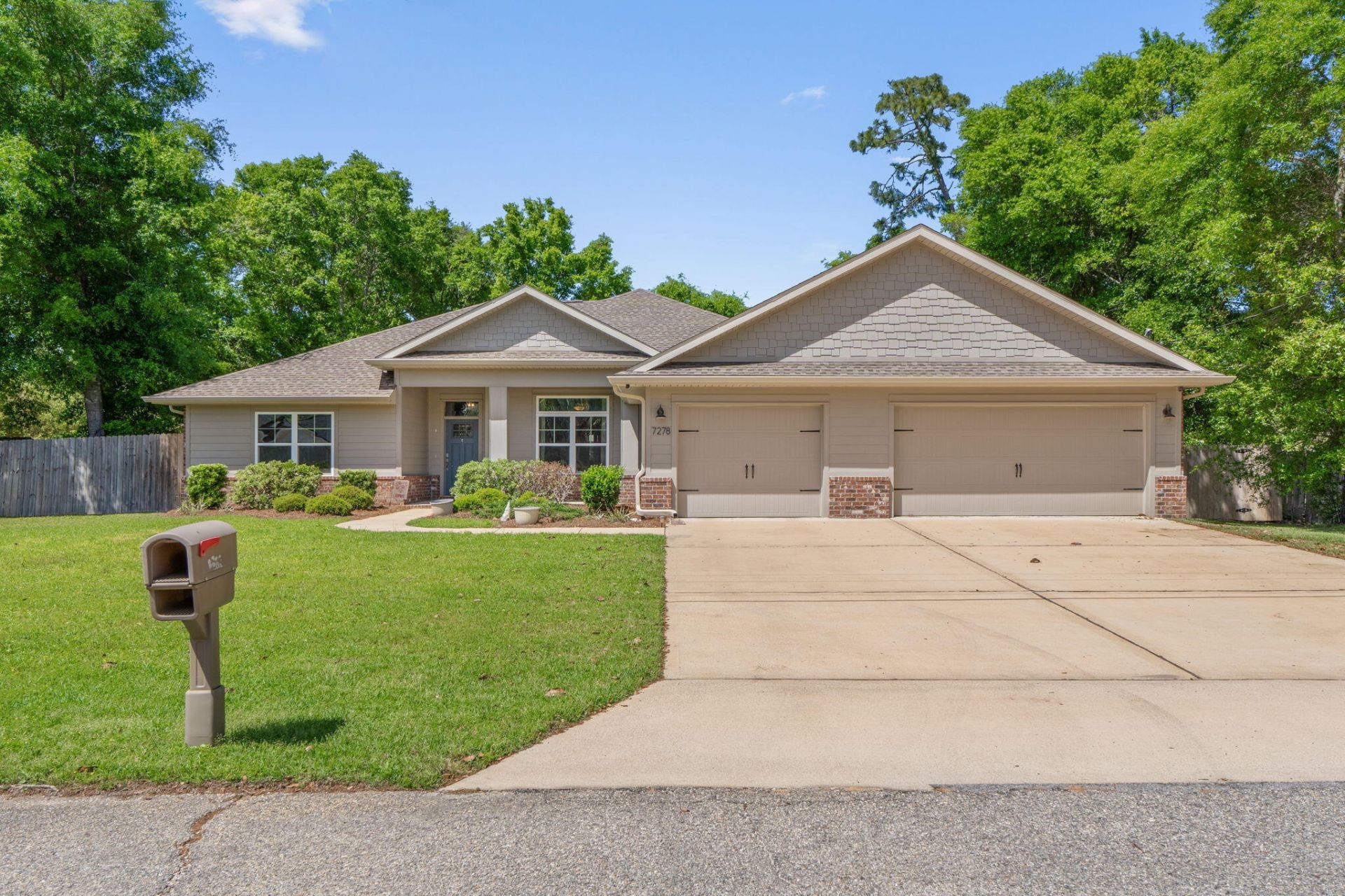 7278 Mossy Oaks Court, Navarre, FL 32566 Main Photo
