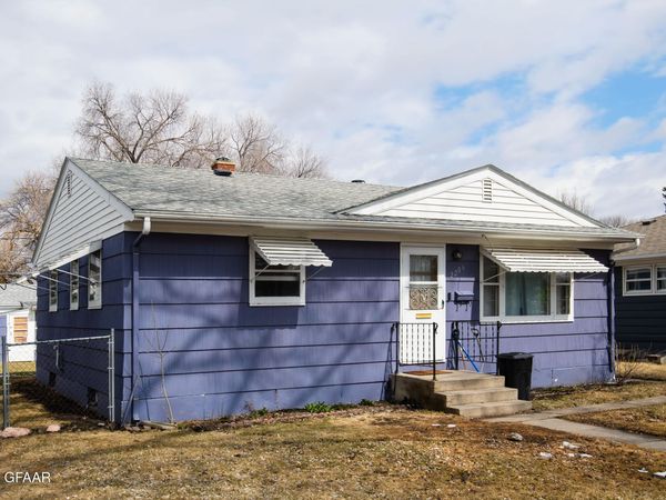 2206 6TH Avenue N, Grand Forks, ND 58203