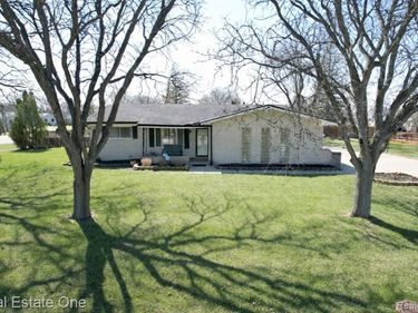 27015 Arden Park Circle, Farmington Hills, MI 48334