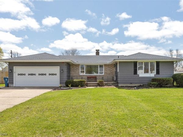 3827 Valleyview Drive , Lorain, OH 44053