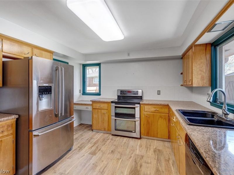 3827 Valleyview Drive, Lorain, OH 44053 Photo 11