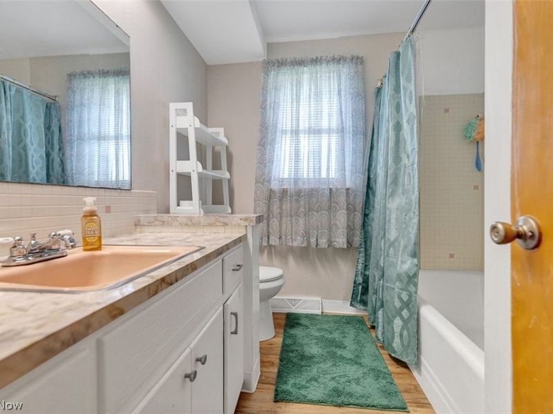 3827 Valleyview Drive, Lorain, OH 44053 Photo 14