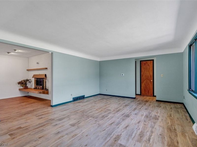 3827 Valleyview Drive, Lorain, OH 44053 Photo 3