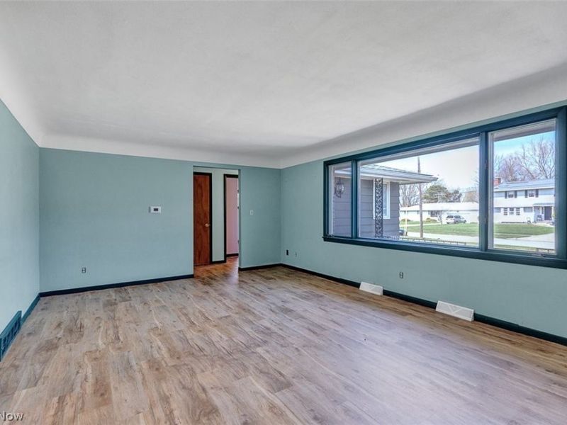 3827 Valleyview Drive, Lorain, OH 44053 Photo 5