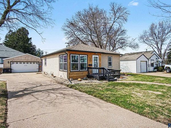 1301 S Gary Dr, Sioux Falls, SD 57103