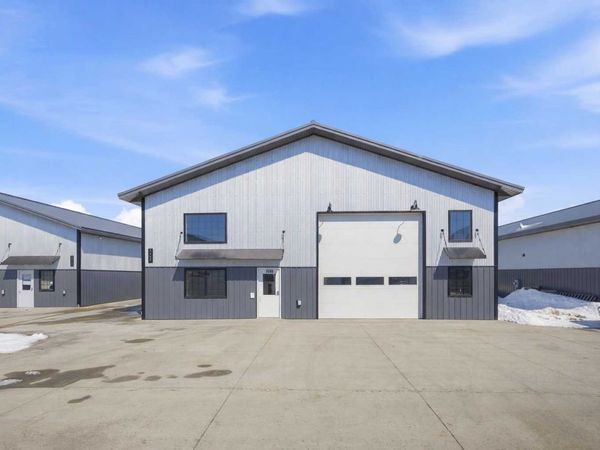 3320 39th Street S, Fargo, ND 58104