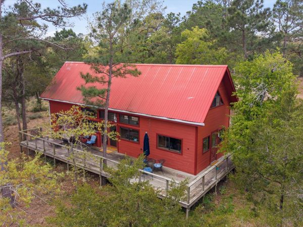 215 Lakeview DR, Smithville, TX 78957