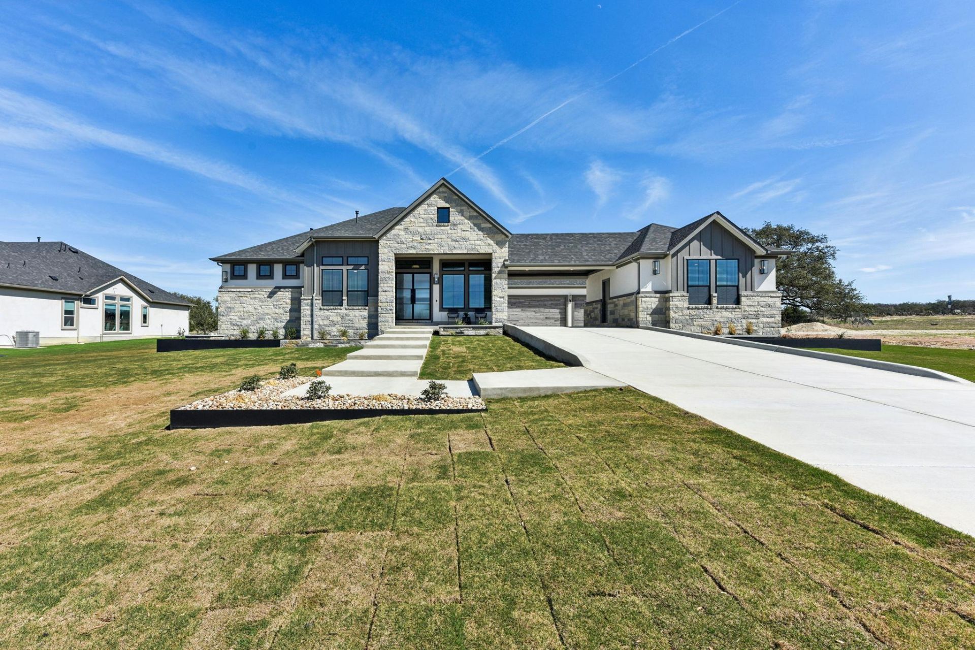 1004 Doelling Dr, Florence, TX 76527 Main Photo