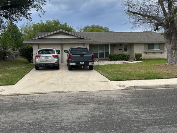 201 Greentree, Schertz, TX 78154