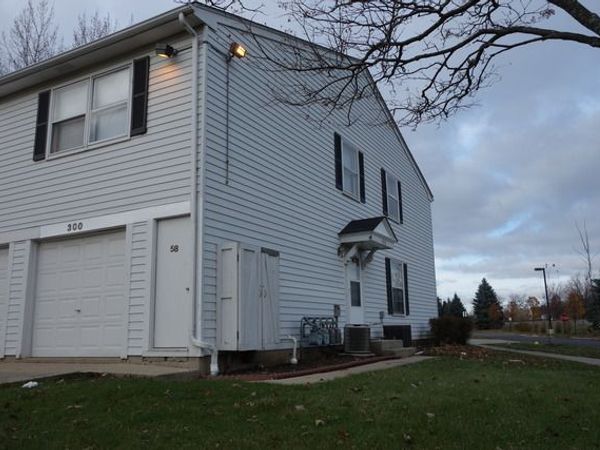 300 Meadow Court, Unit 300, Vernon Hills, IL 60061