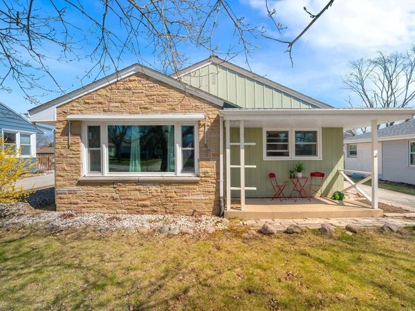 4570 N 101st STREET, Wauwatosa, WI 53225