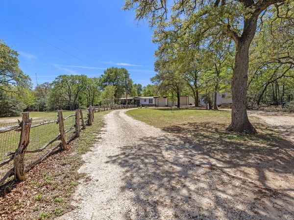 541 Hidden Oaks DR, Elgin, TX 78621