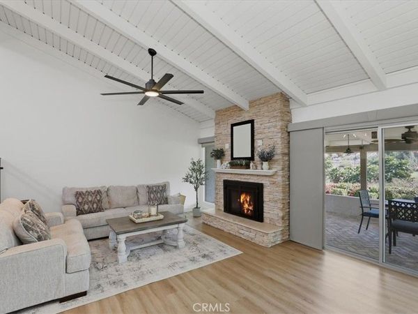 702 Via Zapata, Riverside, CA 92507