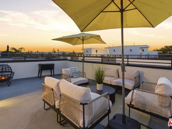 6707 N Sepulveda Boulevard, Van Nuys, CA 91411