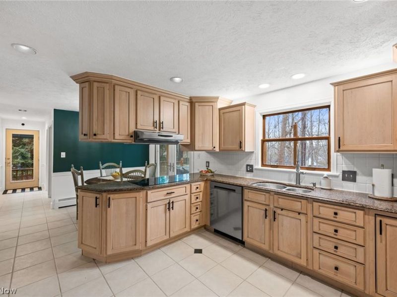 52 Carriage Stone Drive, Chagrin Falls, OH 44022 Photo 8