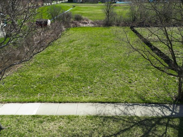 975 Belle Plaine Avenue , Gurnee, IL 60031