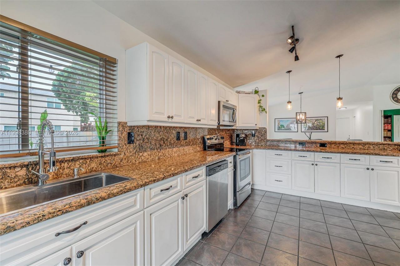 526 Danville Ter, Davie, FL 33325 Photo