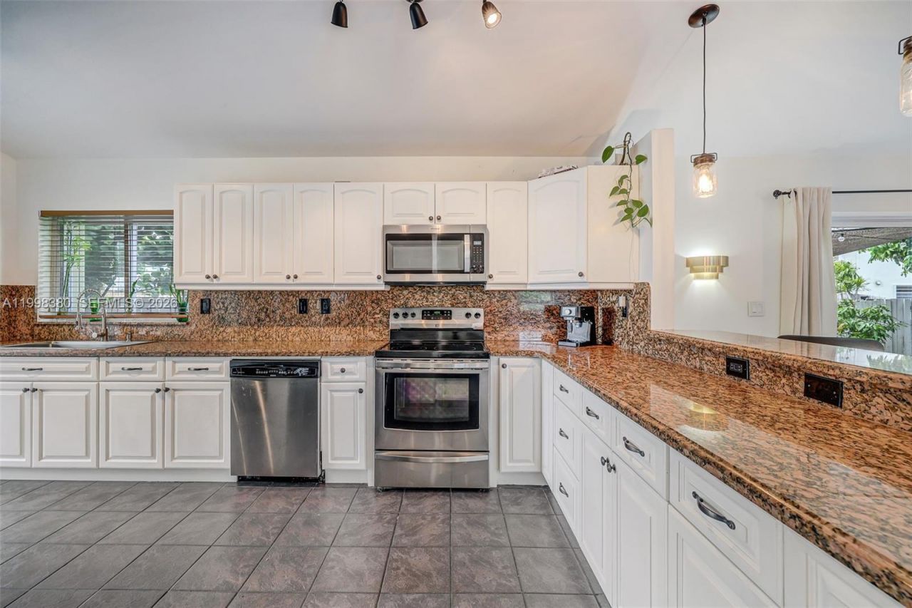 526 Danville Ter, Davie, FL 33325 Photo