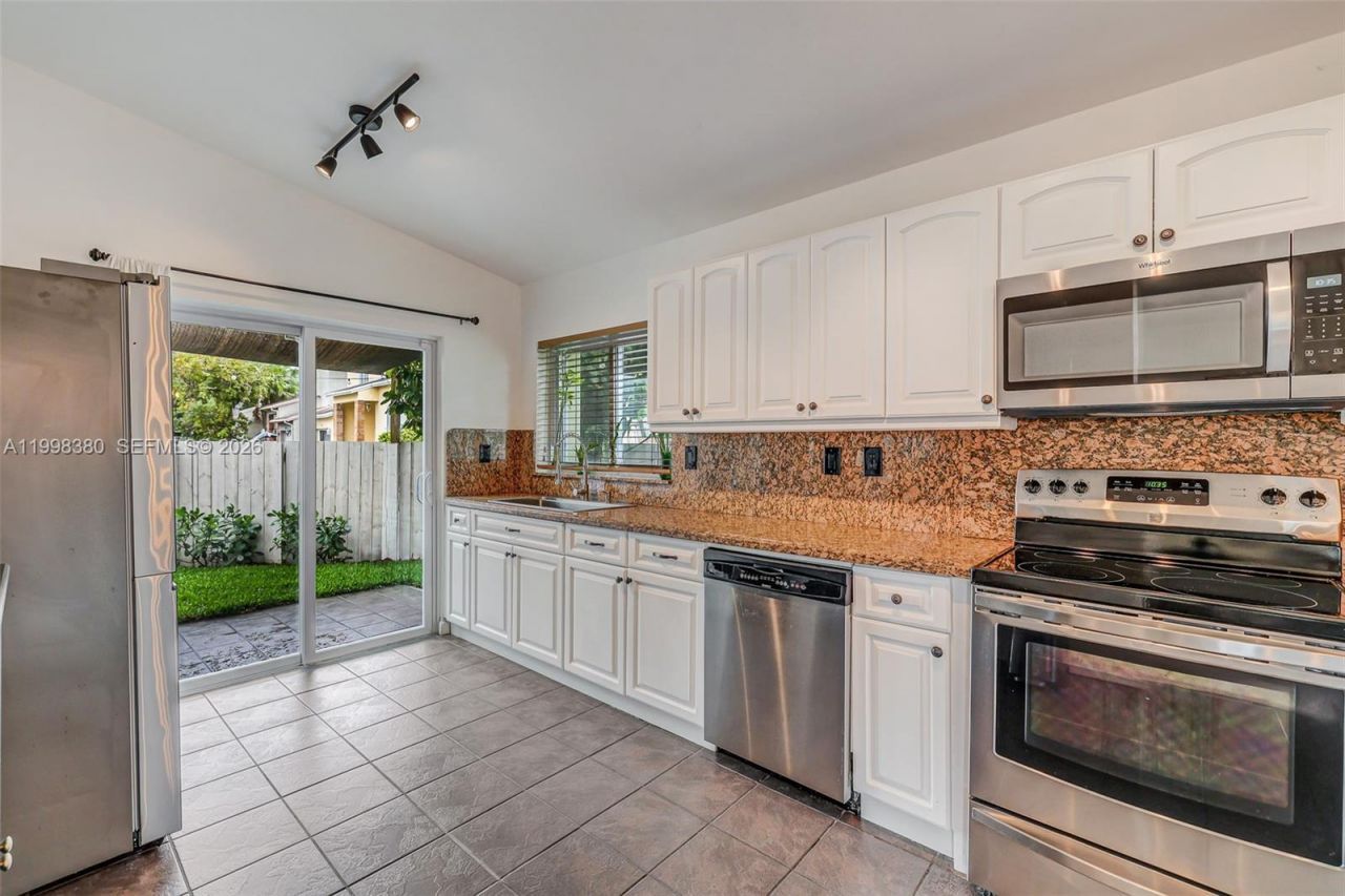 526 Danville Ter, Davie, FL 33325 Photo