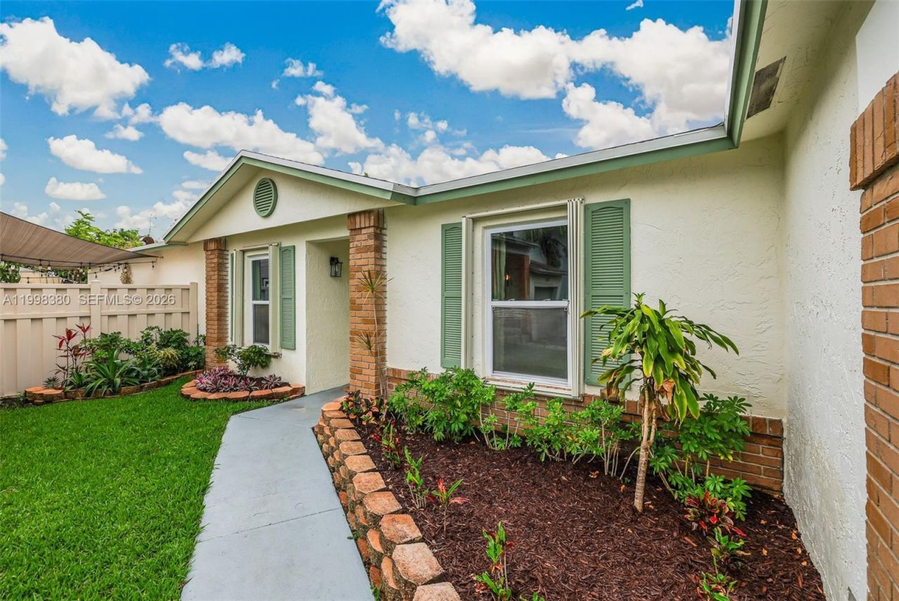 526 Danville Ter, Davie, FL 33325 Photo