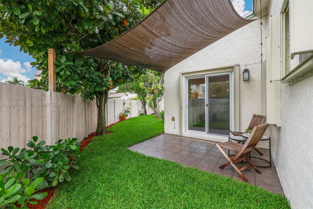 526 Danville Ter, Davie, FL 33325 Photo