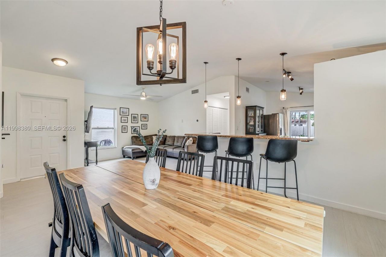 526 Danville Ter, Davie, FL 33325 Photo