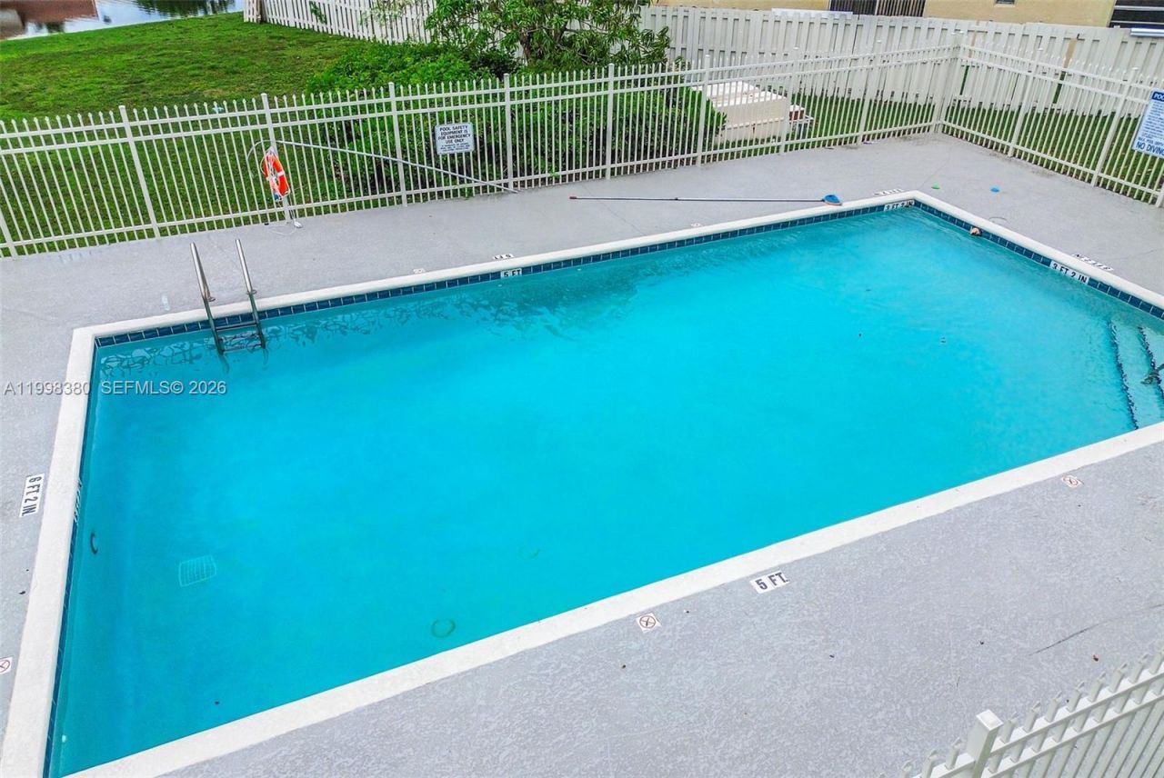 526 Danville Ter, Davie, FL 33325 Photo