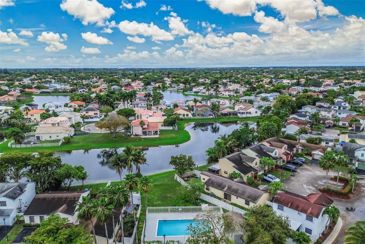 526 Danville Ter, Davie, FL 33325 Photo