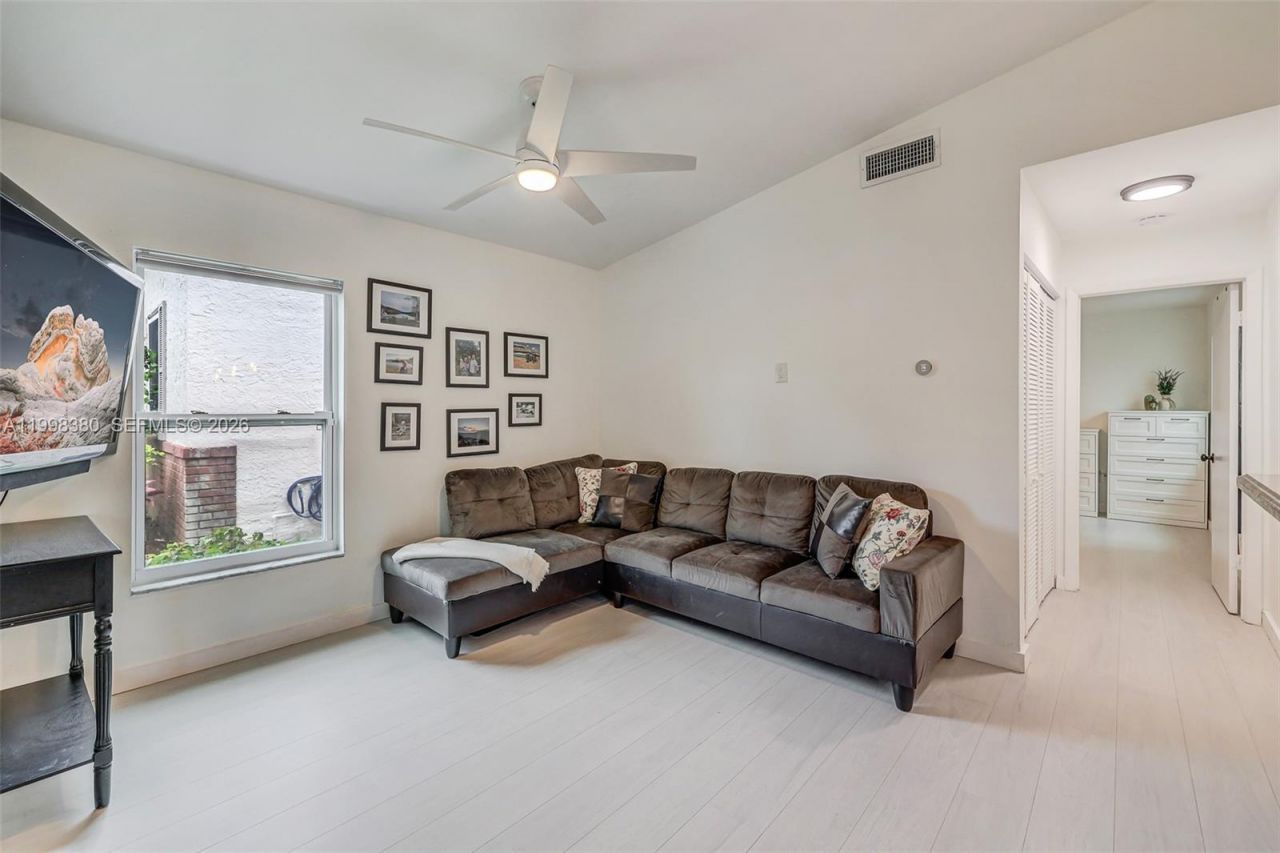 526 Danville Ter, Davie, FL 33325 Photo