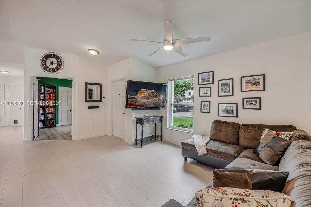 526 Danville Ter, Davie, FL 33325 Photo