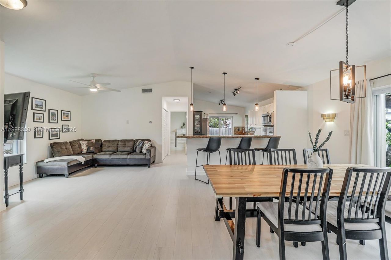 526 Danville Ter, Davie, FL 33325 Photo