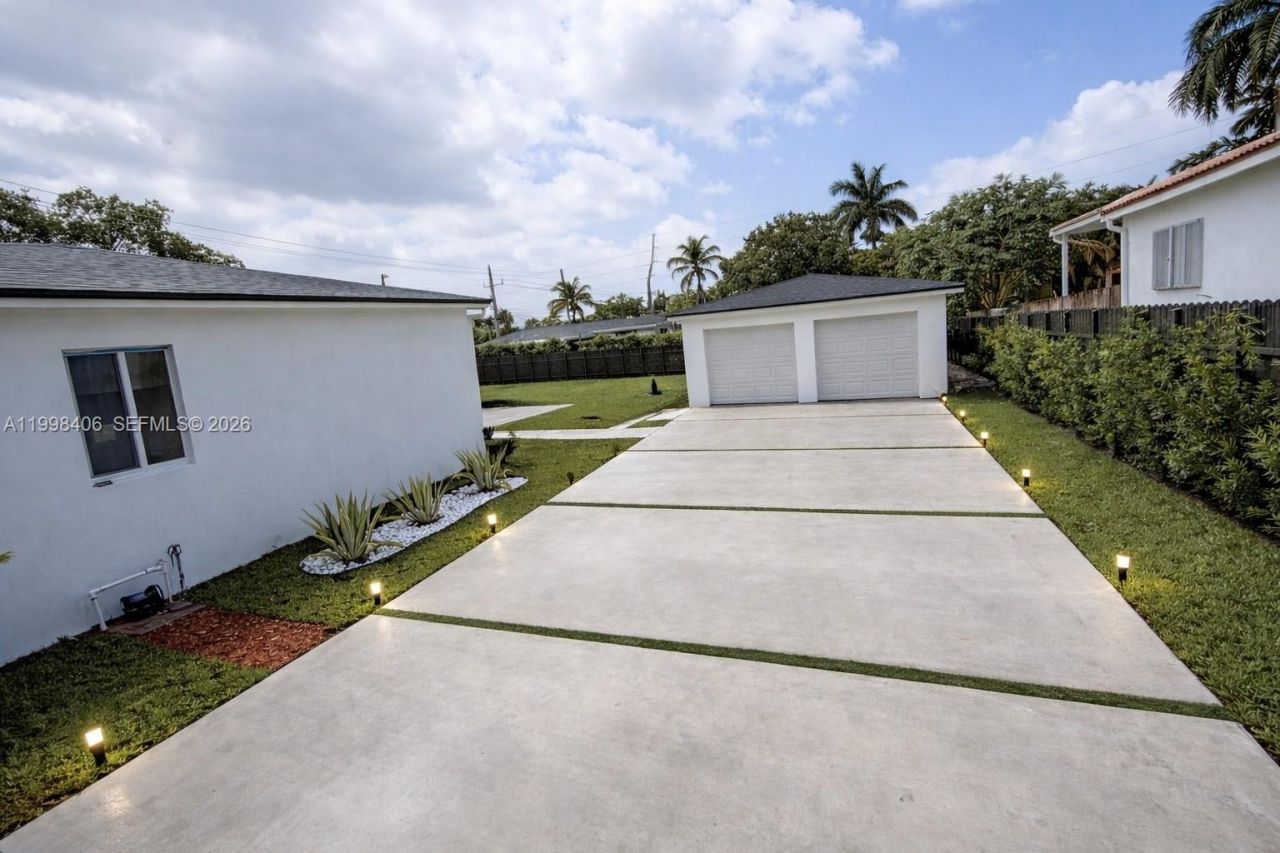 596 Ragan Dr , Miami Springs, FL 33166 Photo