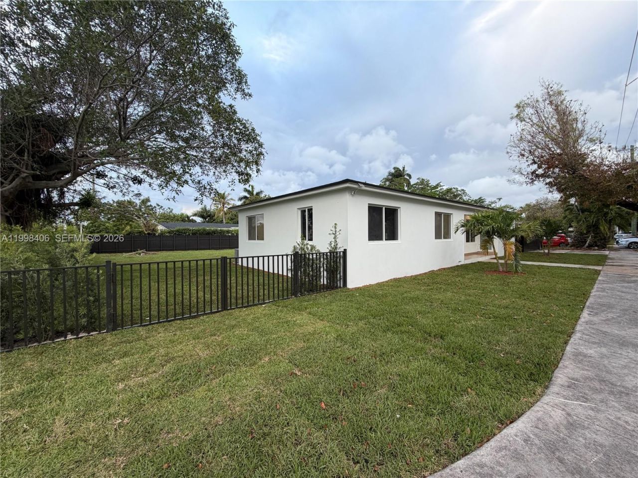 596 Ragan Dr, Miami Springs, FL 33166 Photo