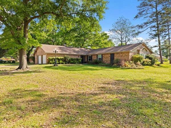 2090 Fort Drive, Longview, TX 75604