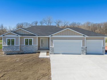 606 HARVEST HILLS Drive, WOODBINE, IA 51579