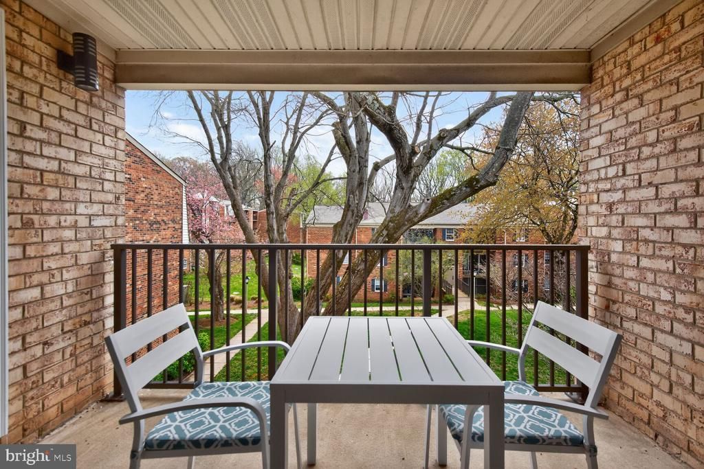 862 College Parkway, Unit 202, Rockville, MD 20850 Main Photo