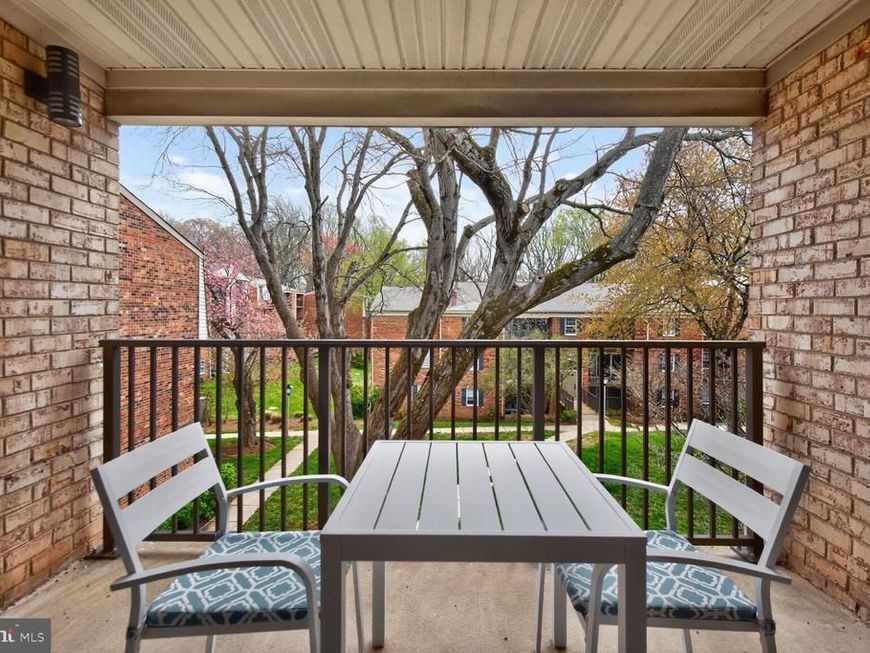 862 College Parkway, Unit 202, Rockville, MD 20850 Main Photo