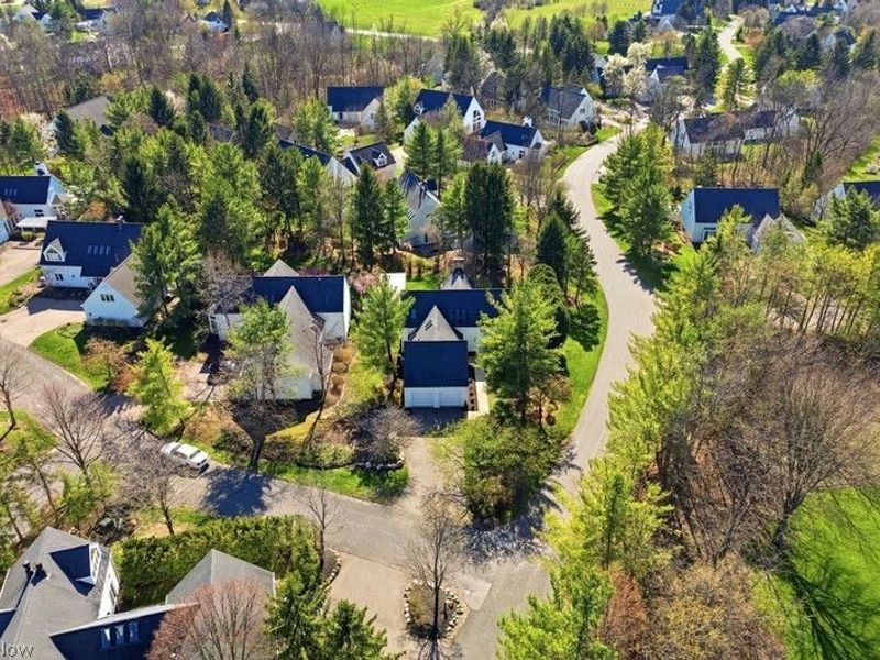 249 Tinkers Trail, Aurora, OH 44202 Photo 3