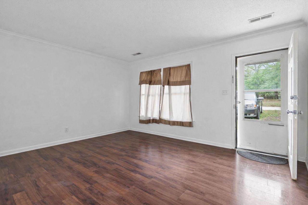 114 Rahway Road Photo 4