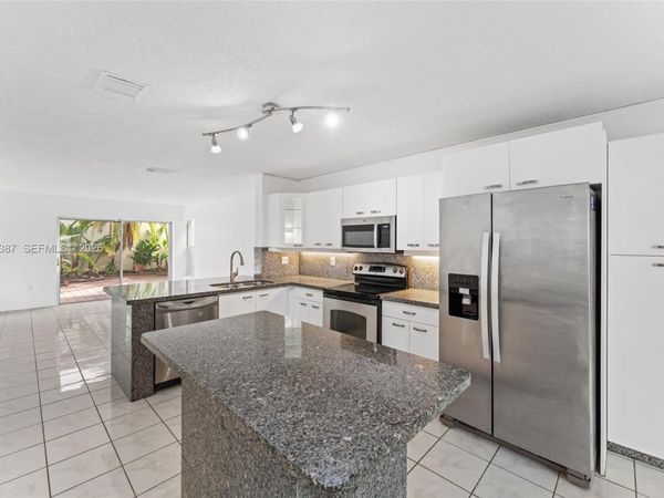 1120 W Lake St, Hollywood, FL 33020