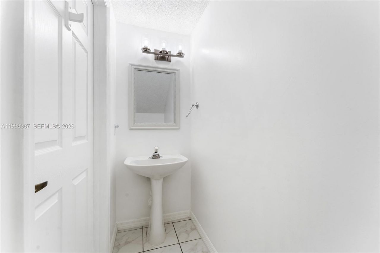 1120 W Lake St, Hollywood, FL 33020 Photo