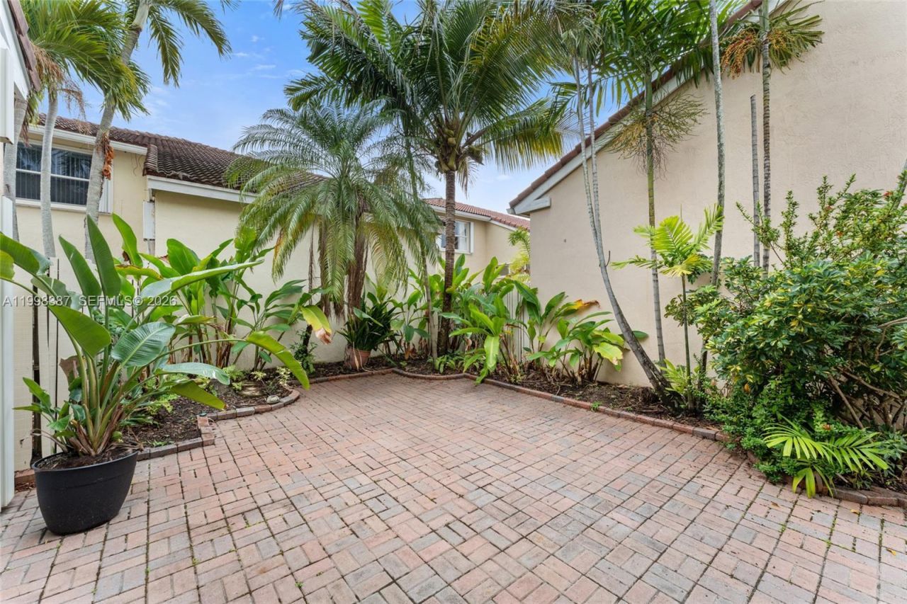 1120 W Lake St, Hollywood, FL 33020 Photo