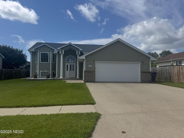 1711 8TH STREET NE, Watertown, SD 57201