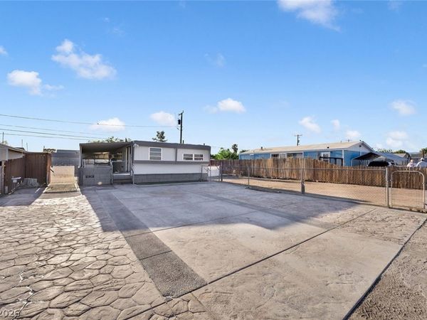 2225 Linn Lane, Las Vegas, NV 89156