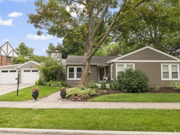 255 CREST Road , Glen Ellyn, IL 60137