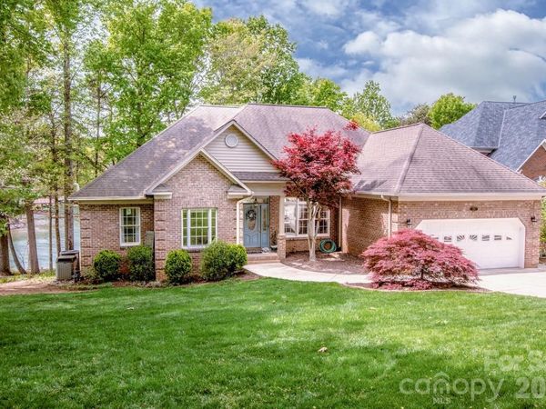239 Pinnacle Shores Drive, Mooresville, NC 28117